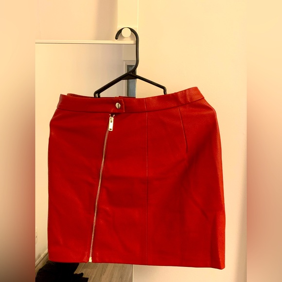 Red faux leather skirt - Picture 2 of 2